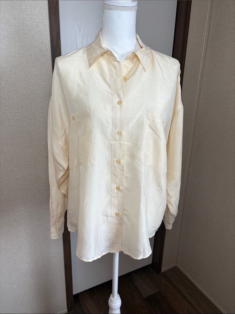 Bonjour Womens 100% Silk Ivory Button Down Blouse M Vintage Quiet Luxury Career